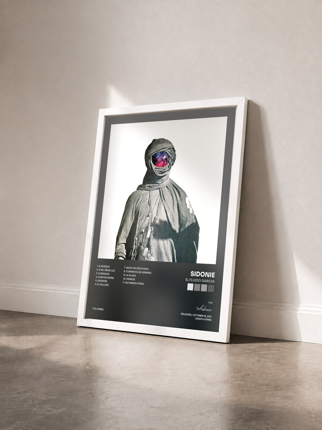 #blanc Tableau de l'album El Fluido Garcia de Sidonie vu de trois quarts, cadre blanc