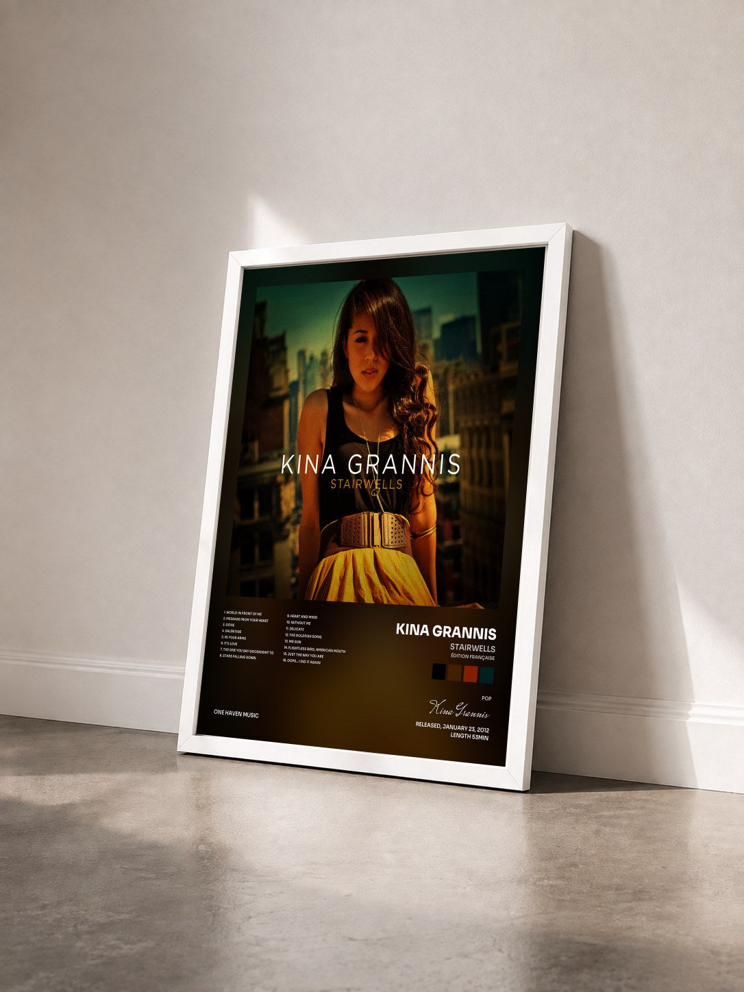 #blanc Tableau de l'album Stairwells (Édition Française) de Kina Grannis vu de trois quarts, cadre blanc