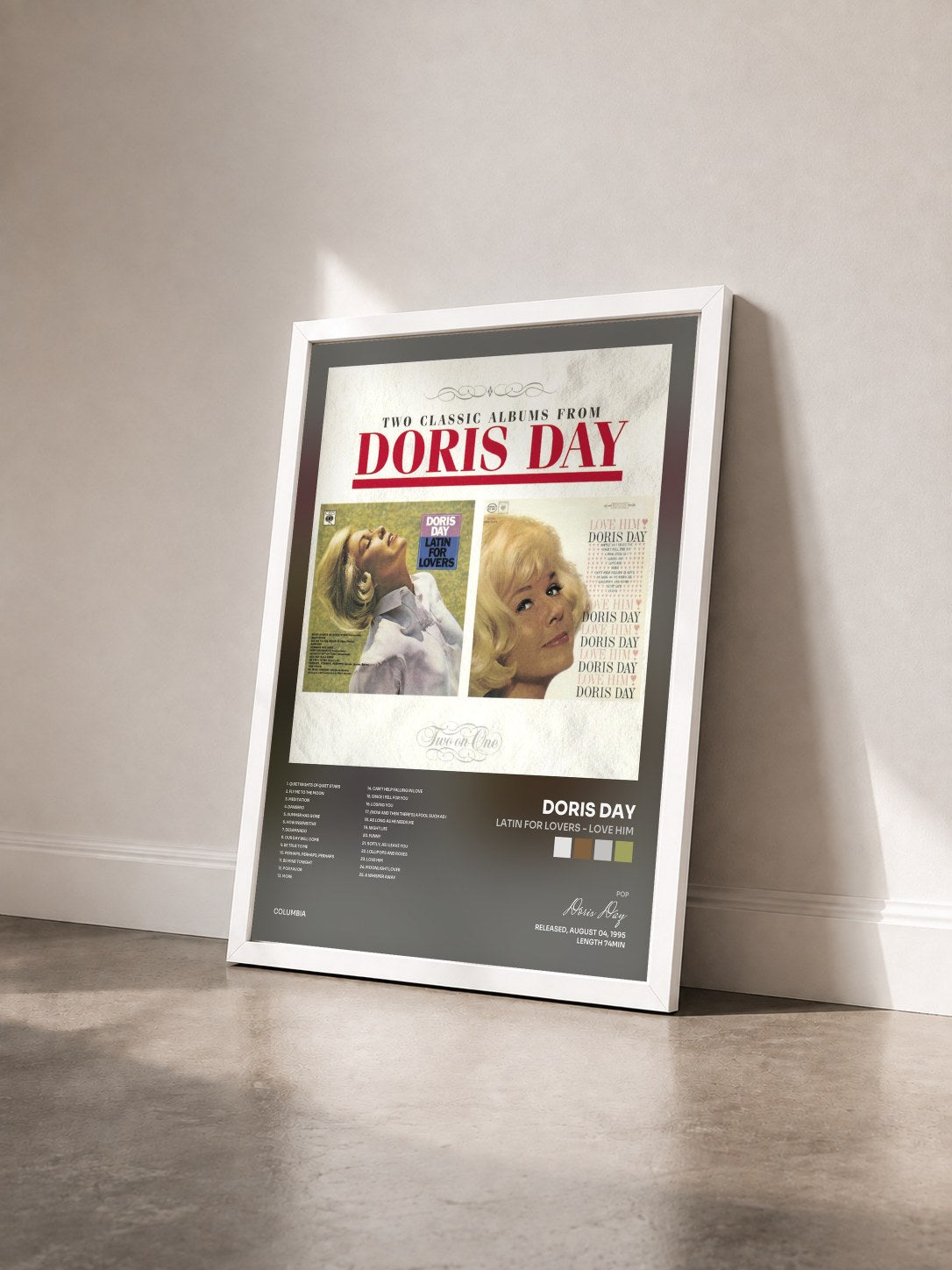 #blanc Tableau de l'album LATIN FOR LOVERS - LOVE HIM de Doris Day vu de trois quarts, cadre blanc