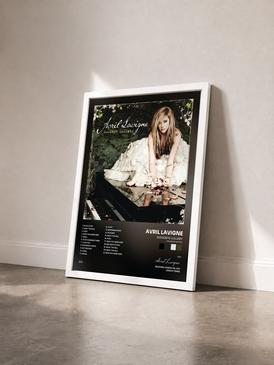 #blanc Tableau de l'album Goodbye Lullaby (Expanded Edition) de Avril Lavigne vu de trois quarts, cadre blanc
