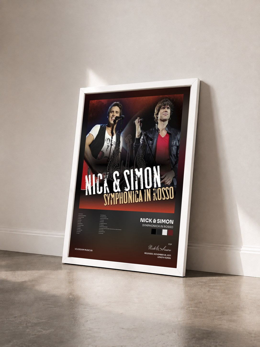 #blanc Tableau de l'album Symphonica In Rosso de Nick & Simon vu de trois quarts, cadre blanc