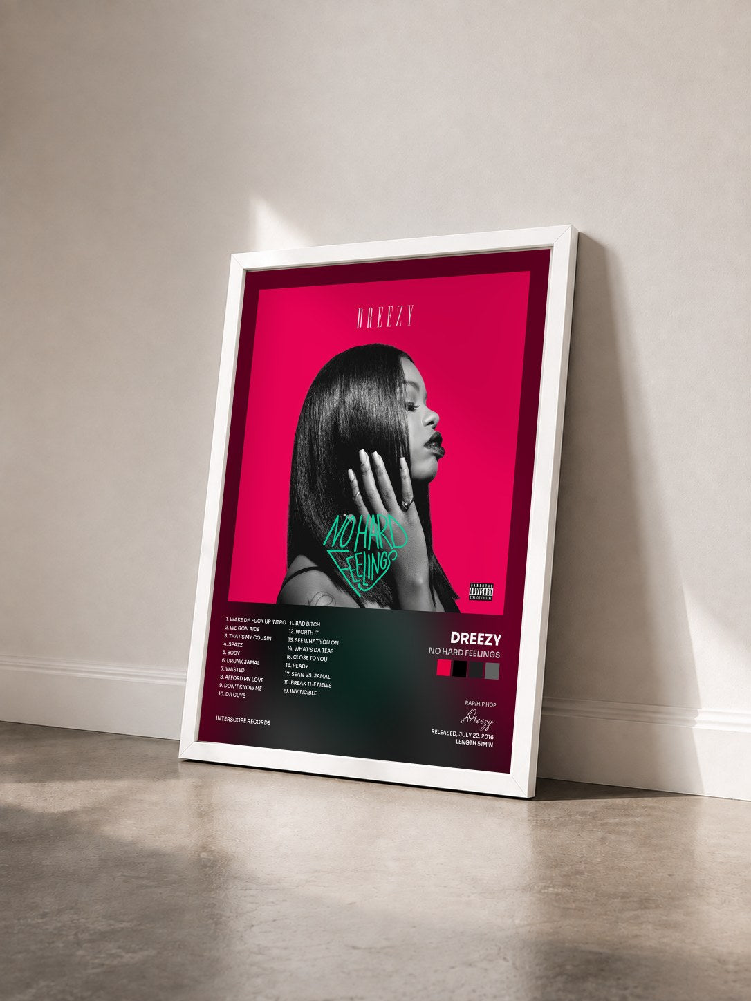 #blanc Tableau de l'album No Hard Feelings de Dreezy vu de trois quarts, cadre blanc