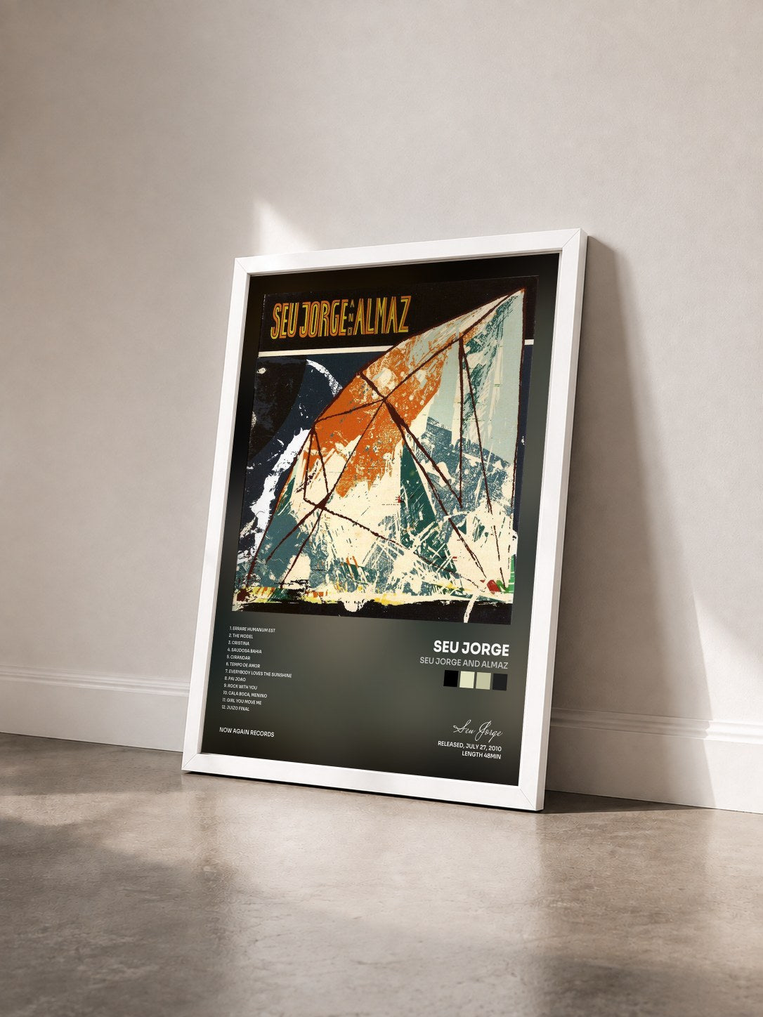 #blanc Tableau de l'album Seu Jorge and Almaz de Seu Jorge vu de trois quarts, cadre blanc