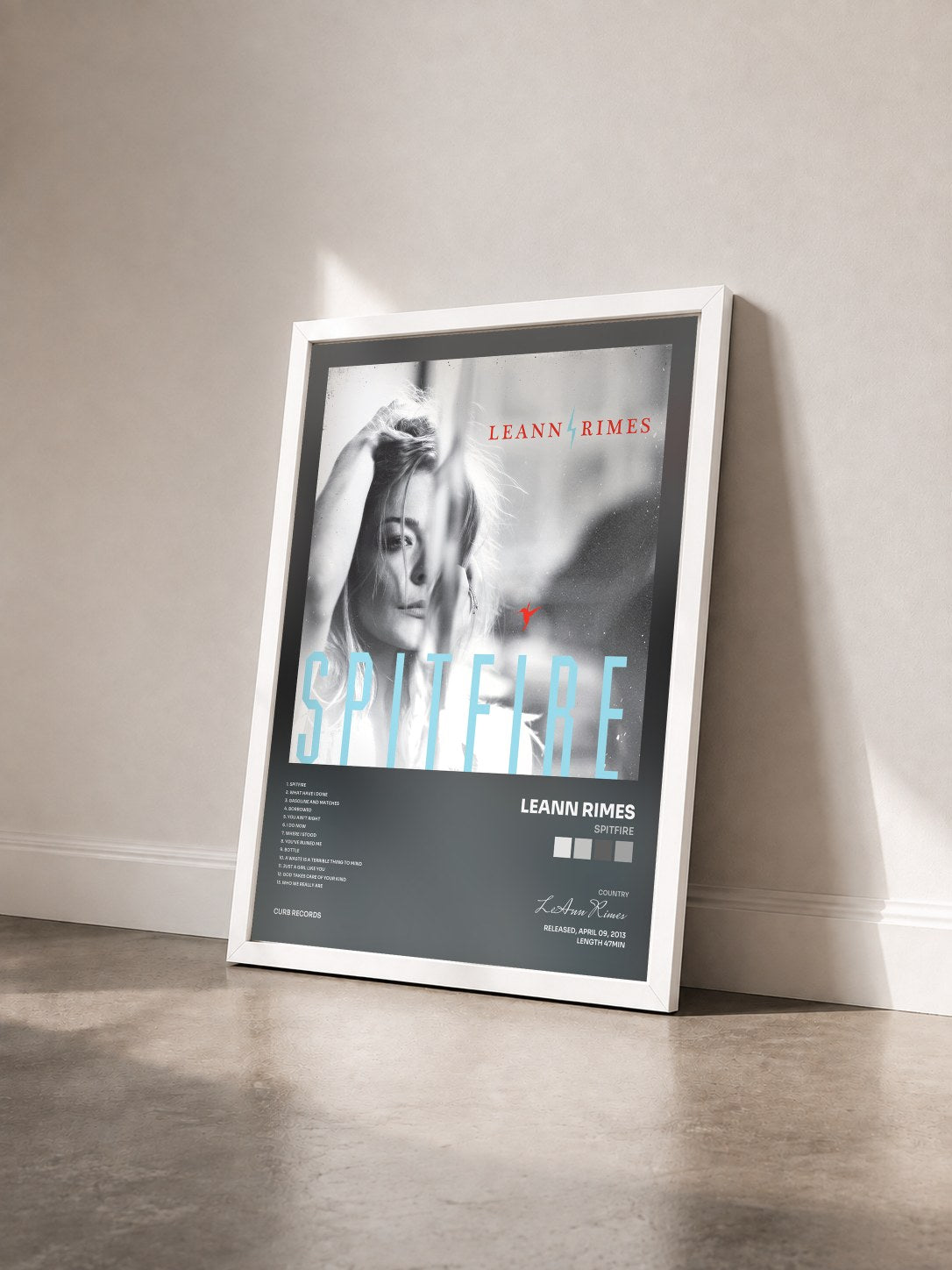 #blanc Tableau de l'album Spitfire de LeAnn Rimes vu de trois quarts, cadre blanc