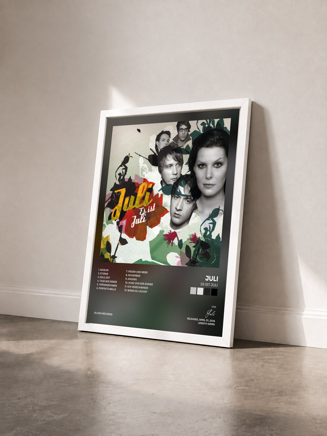 #blanc Tableau de l'album Es ist Juli de Juli vu de trois quarts, cadre blanc