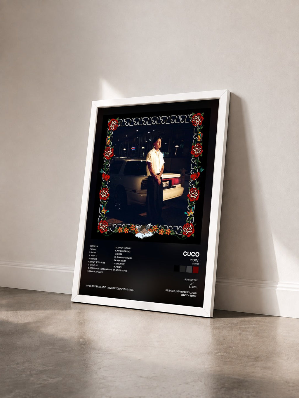 #blanc Tableau de l'album Ridin' (Deluxe) de Cuco vu de trois quarts, cadre blanc