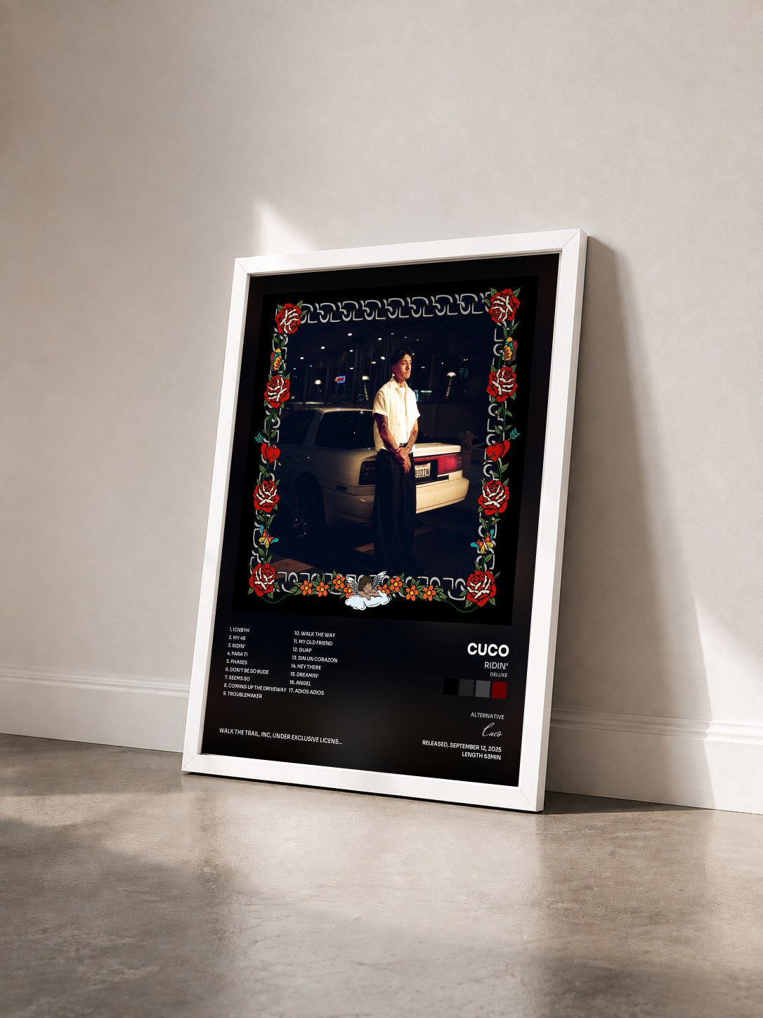 #blanc Tableau de l'album Ridin' (Deluxe) de Cuco vu de trois quarts, cadre blanc