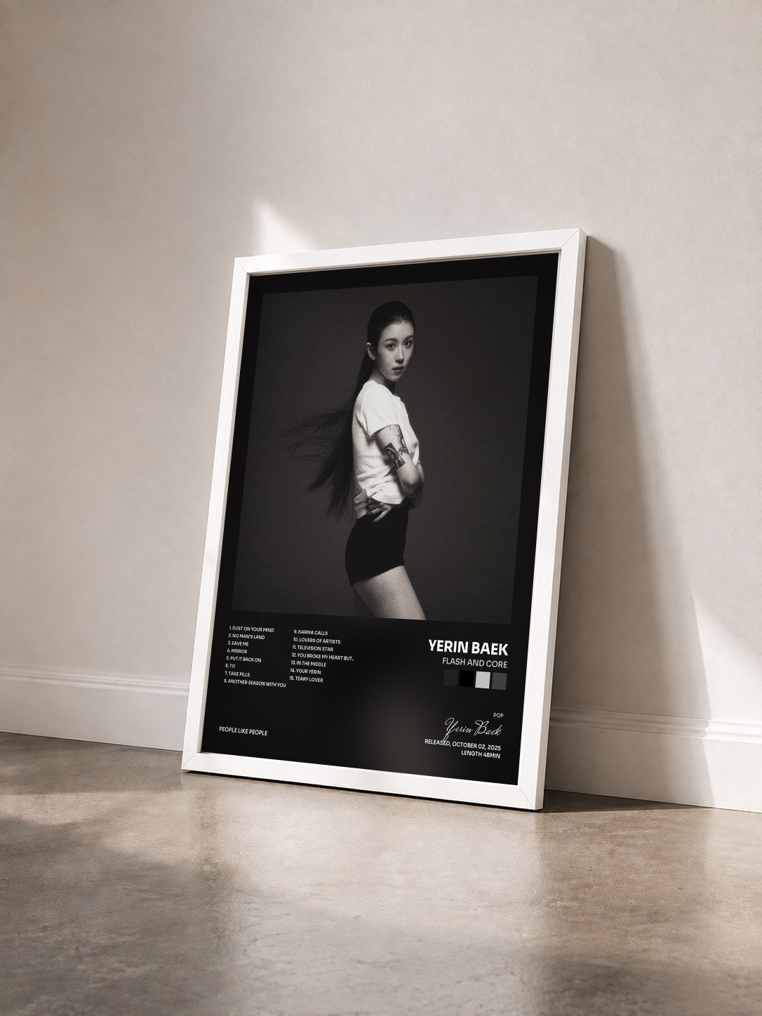 #blanc Tableau de l'album Flash and Core de Yerin Baek vu de trois quarts, cadre blanc