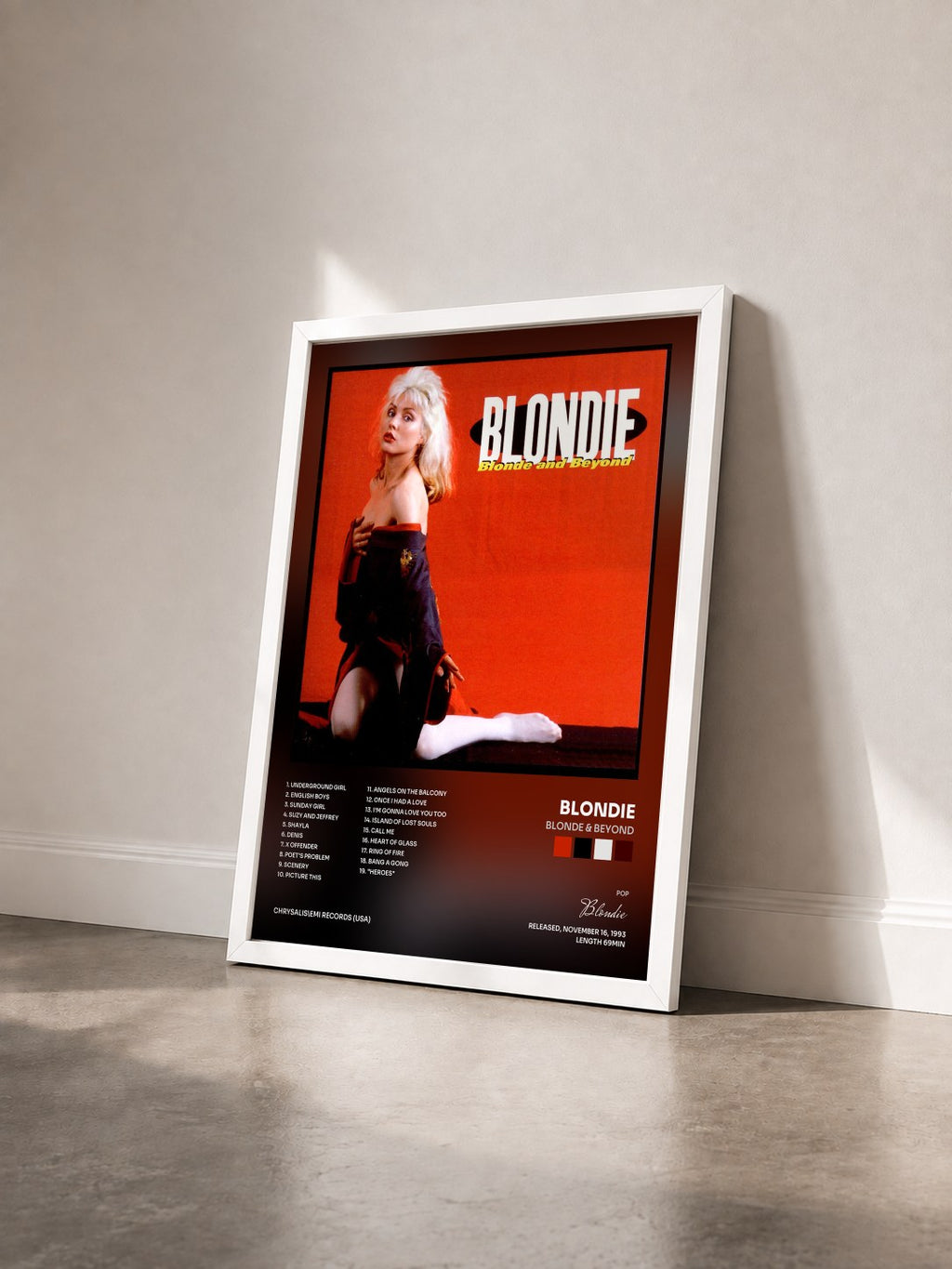 #blanc Tableau de l'album Blonde & Beyond de Blondie vu de trois quarts, cadre blanc
