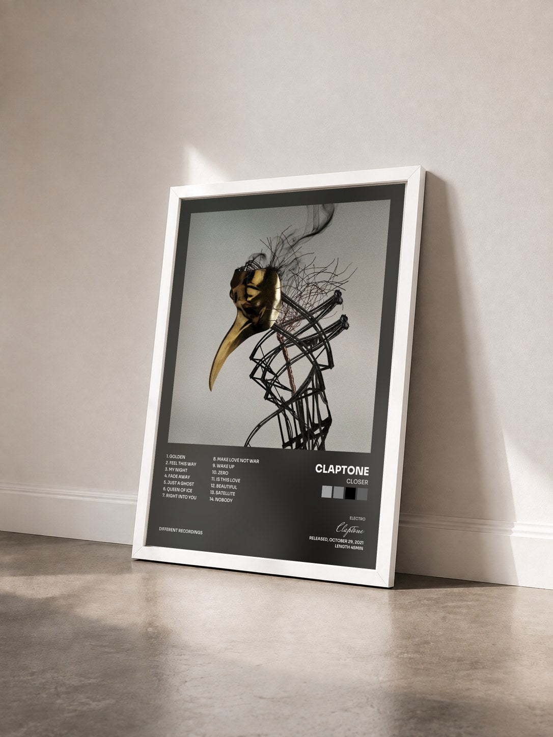 #blanc Tableau de l'album Closer de Claptone vu de trois quarts, cadre blanc