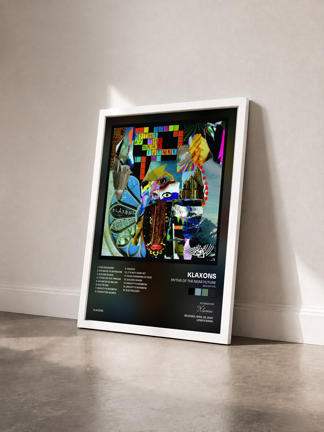#blanc Tableau de l'album Myths Of The Near Future (New Edition) de Klaxons vu de trois quarts, cadre blanc