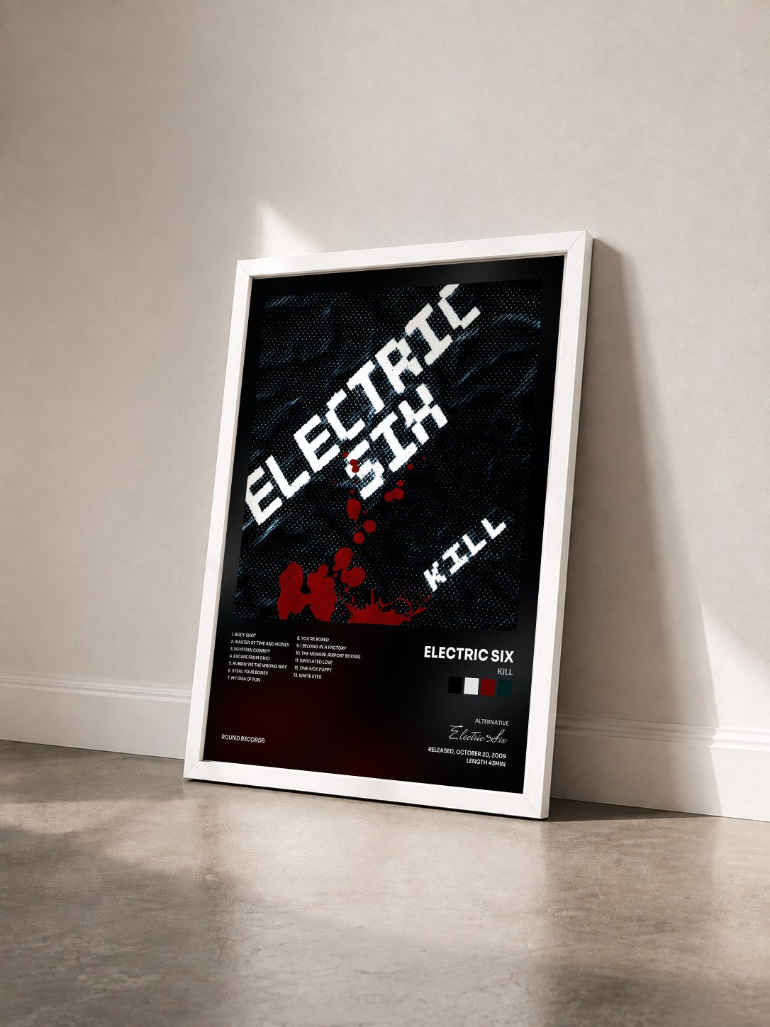 #blanc Tableau de l'album Kill de Electric Six vu de trois quarts, cadre blanc