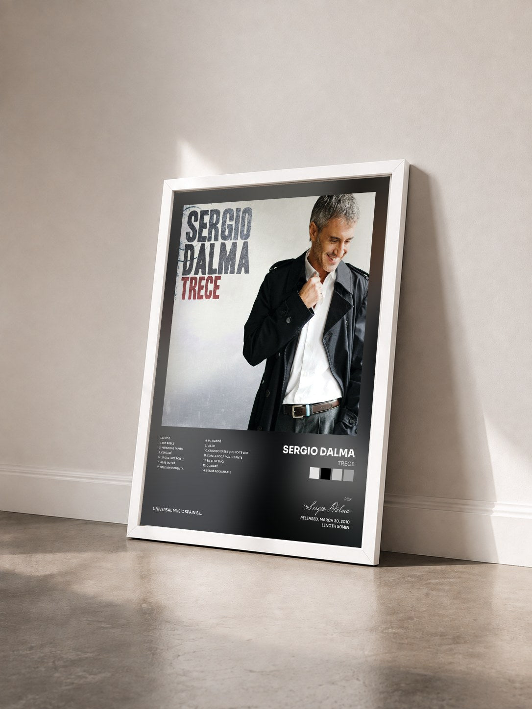 #blanc Tableau de l'album Trece de Sergio Dalma vu de trois quarts, cadre blanc