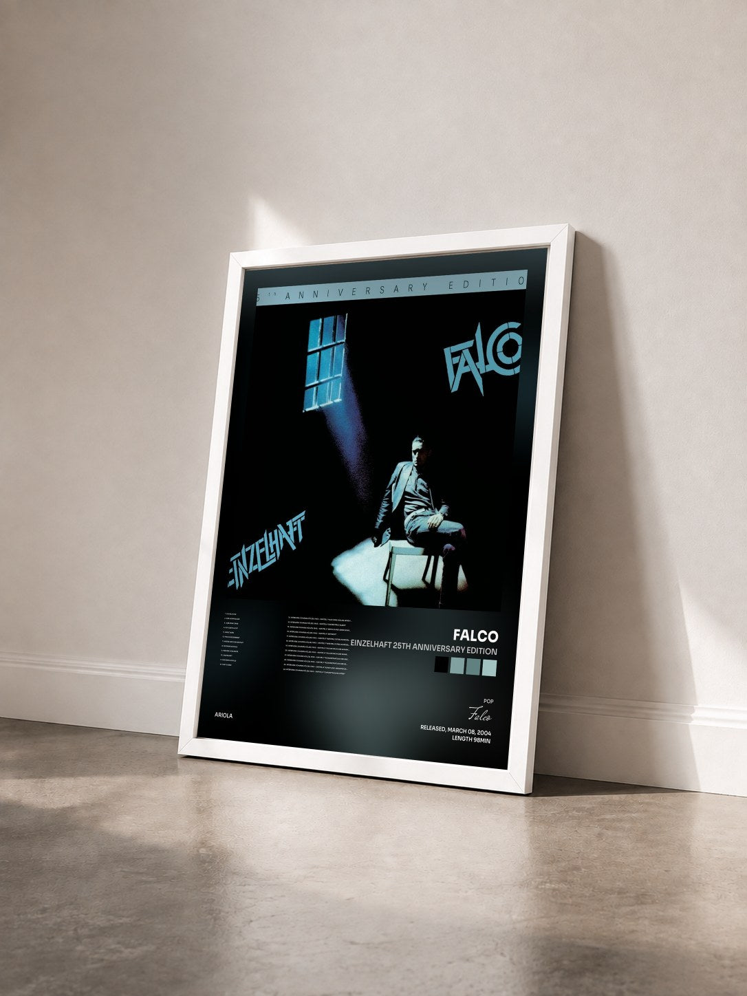 #blanc Tableau de l'album Einzelhaft 25th Anniversary Edition de Falco vu de trois quarts, cadre blanc