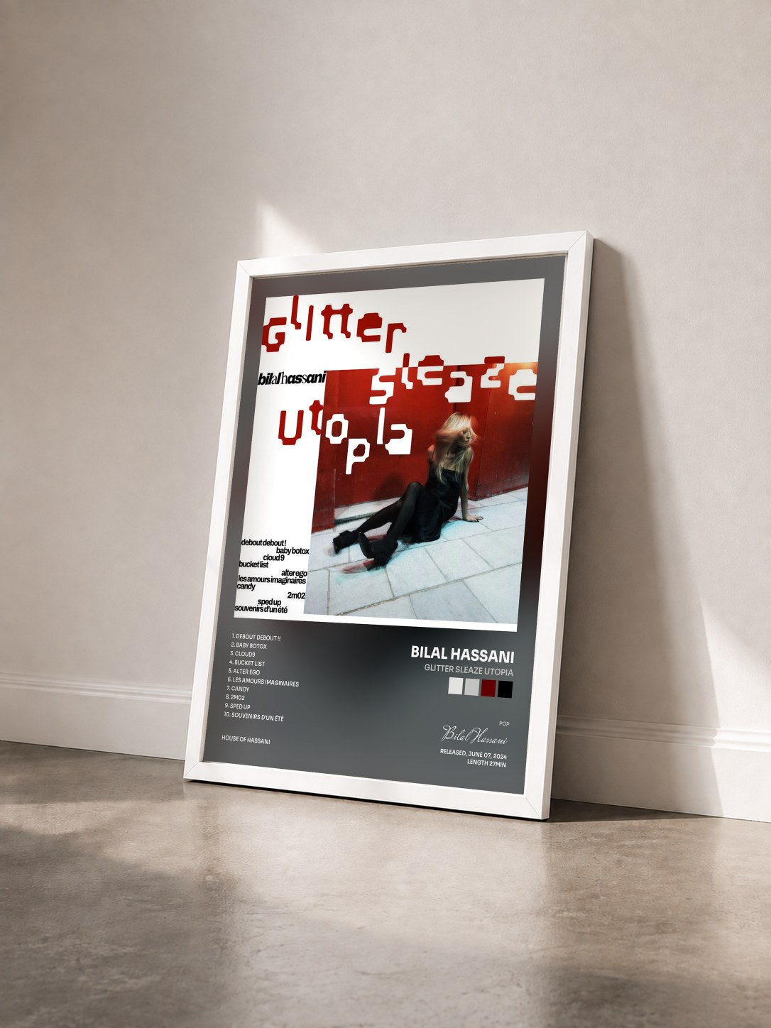 #blanc Tableau de l'album Glitter Sleaze Utopia de Bilal Hassani vu de trois quarts, cadre blanc