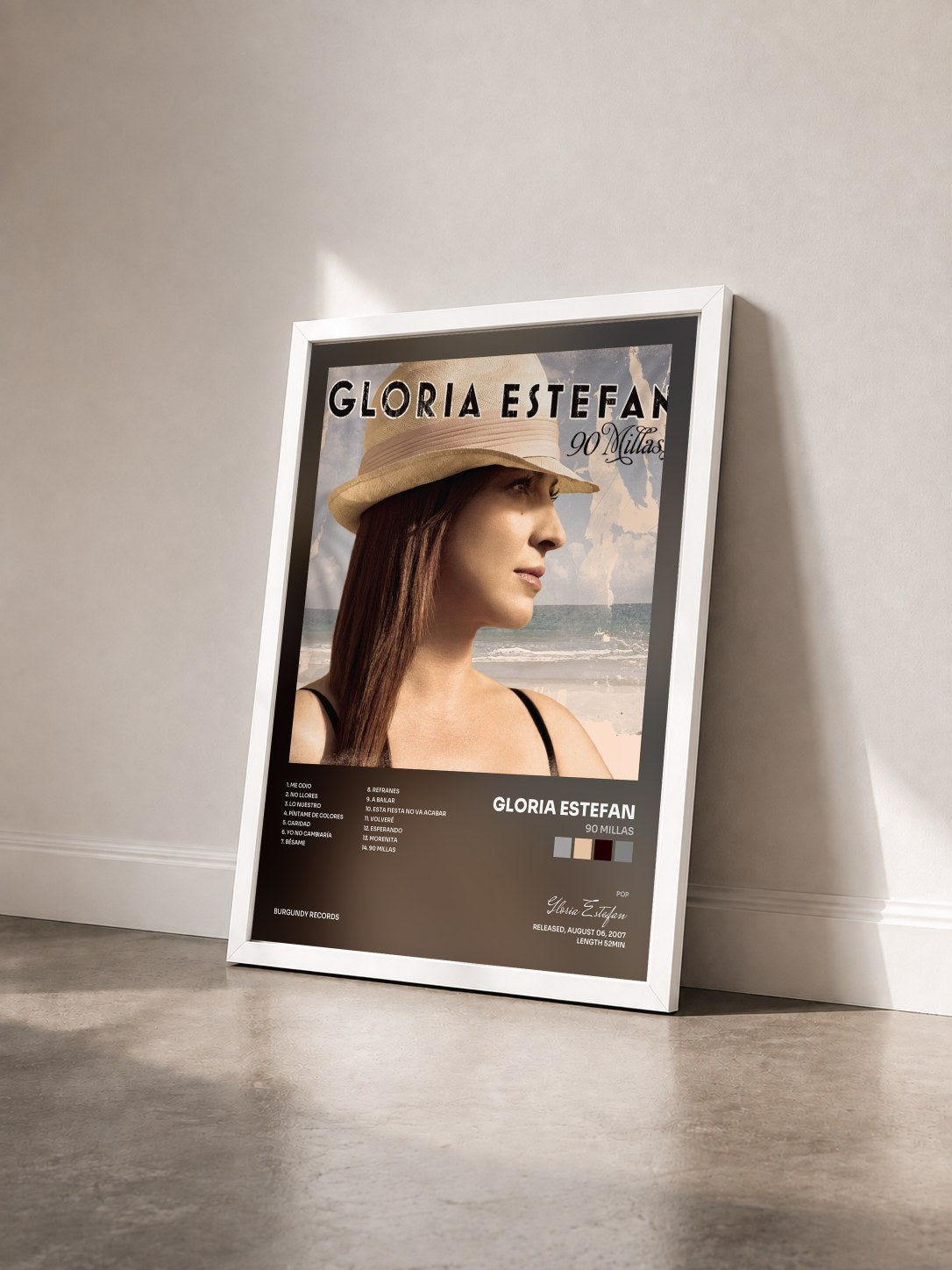 #blanc Tableau de l'album 90 Millas de Gloria Estefan vu de trois quarts, cadre blanc
