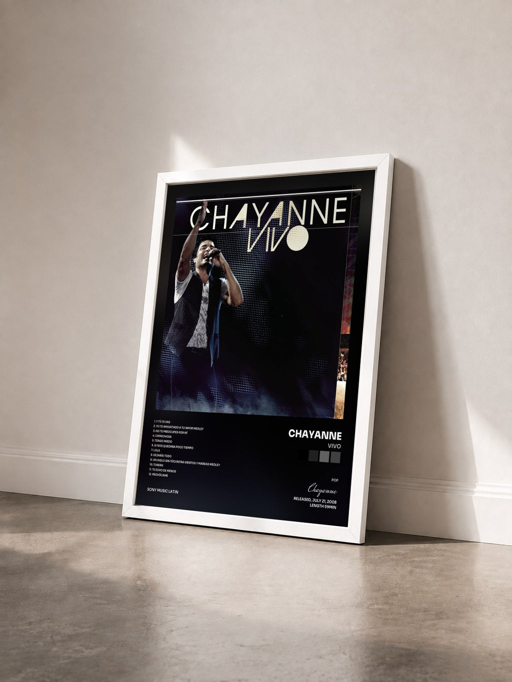 #blanc Tableau de l'album Vivo de Chayanne vu de trois quarts, cadre blanc