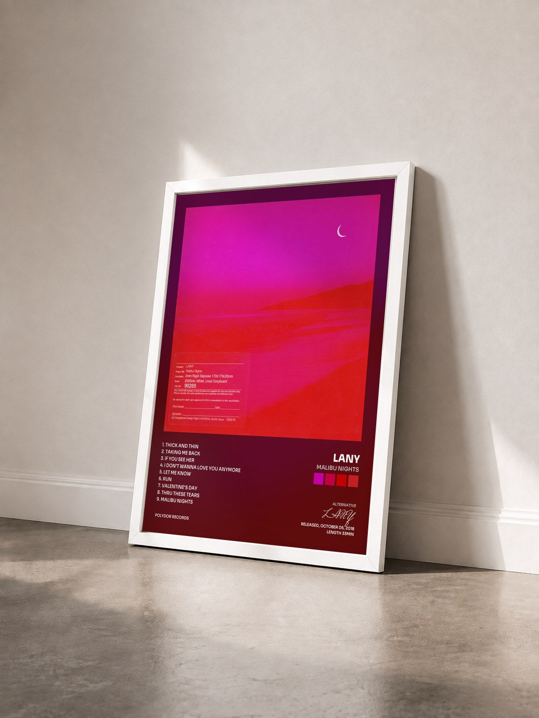 #blanc Tableau de l'album Malibu Nights de LANY vu de trois quarts, cadre blanc