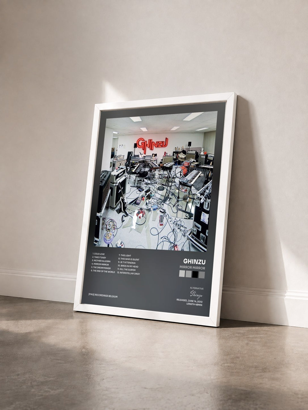 #blanc Tableau de l'album Mirror Mirror de Ghinzu vu de trois quarts, cadre blanc