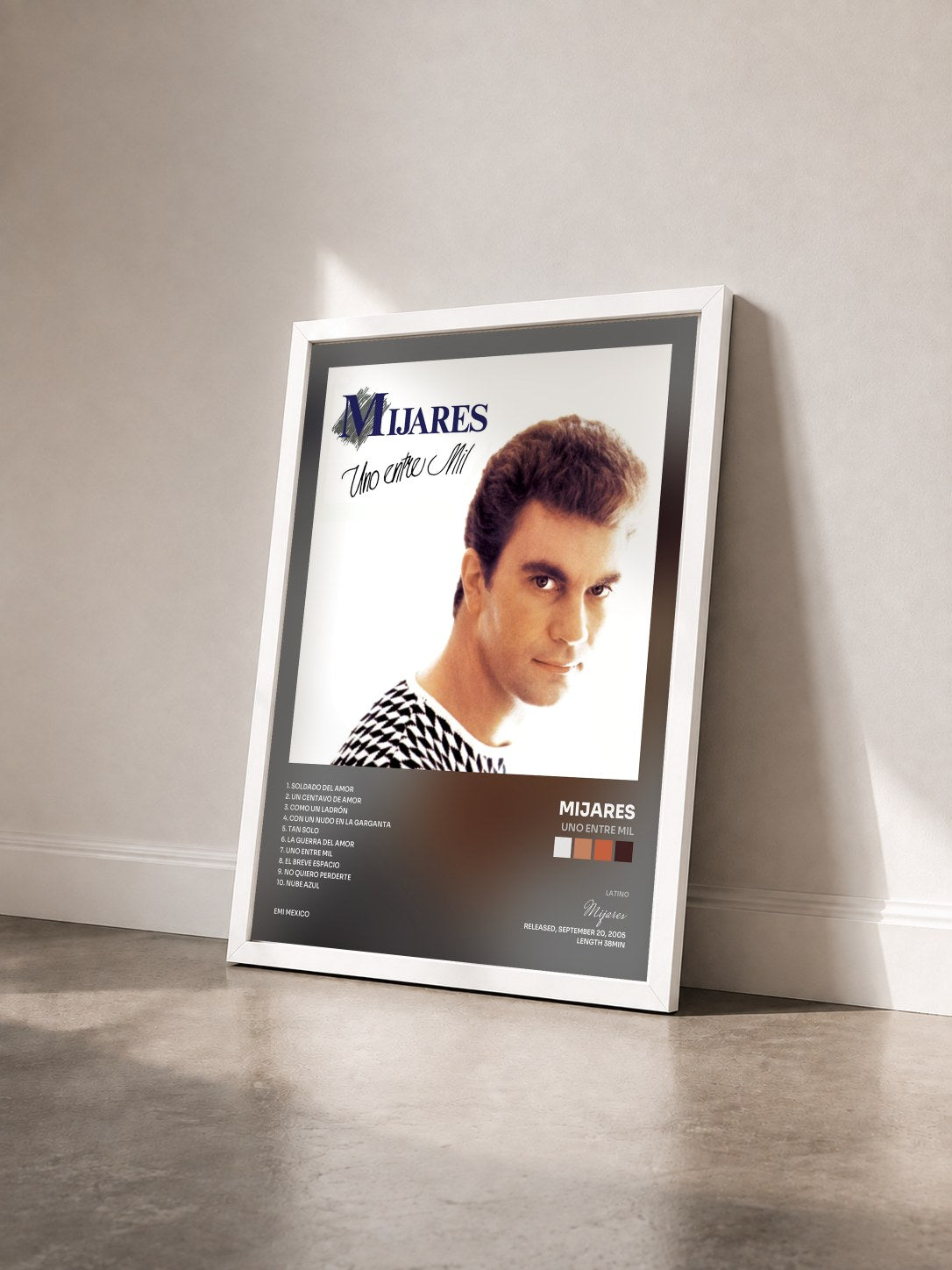 #blanc Tableau de l'album Uno Entre Mil de Mijares vu de trois quarts, cadre blanc