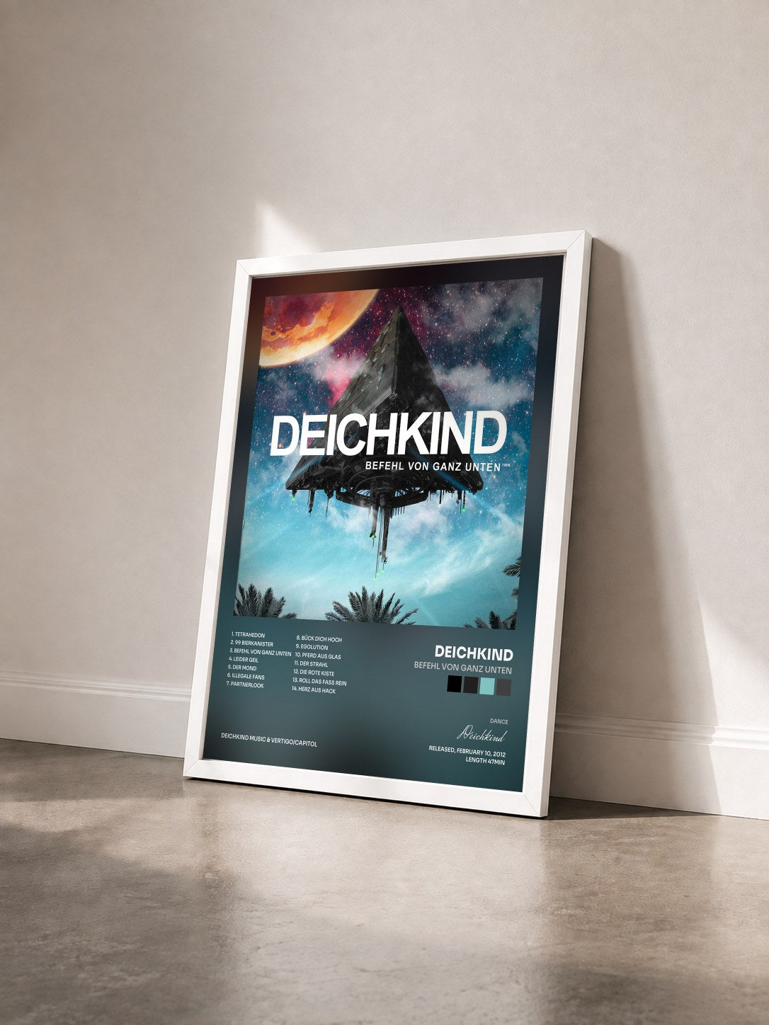 #blanc Tableau de l'album Befehl von ganz unten de Deichkind vu de trois quarts, cadre blanc