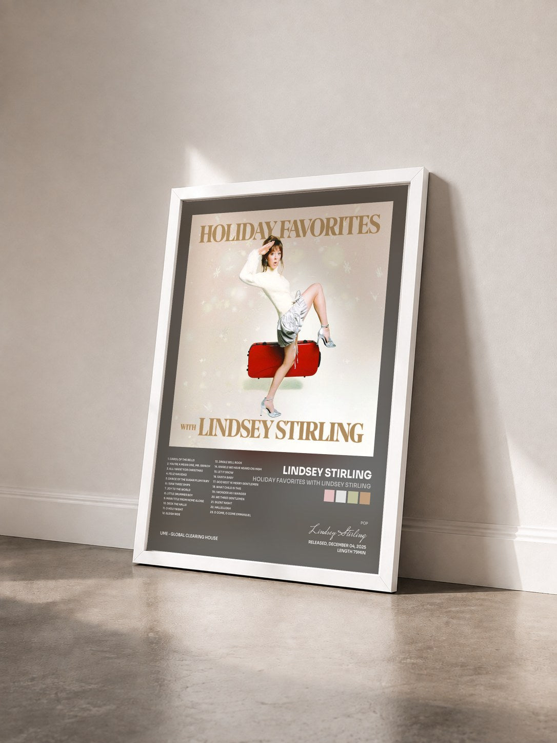 #blanc Tableau de l'album Holiday Favorites with Lindsey Stirling de Lindsey Stirling vu de trois quarts, cadre blanc