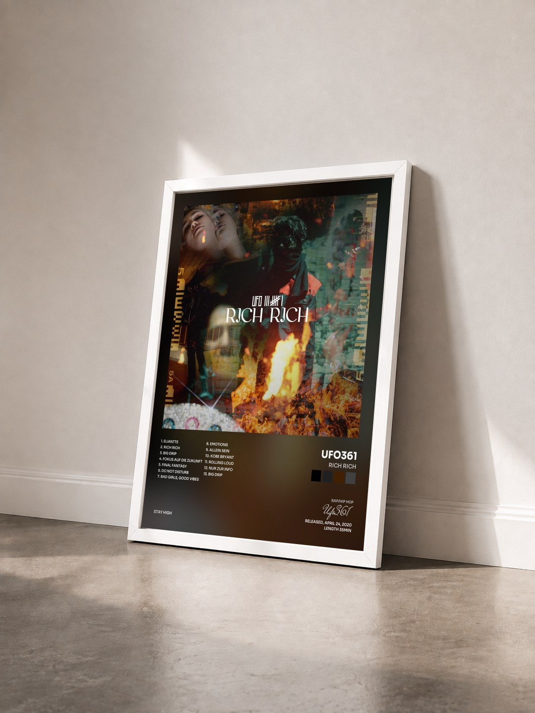 #blanc Tableau de l'album Rich Rich de Ufo361 vu de trois quarts, cadre blanc