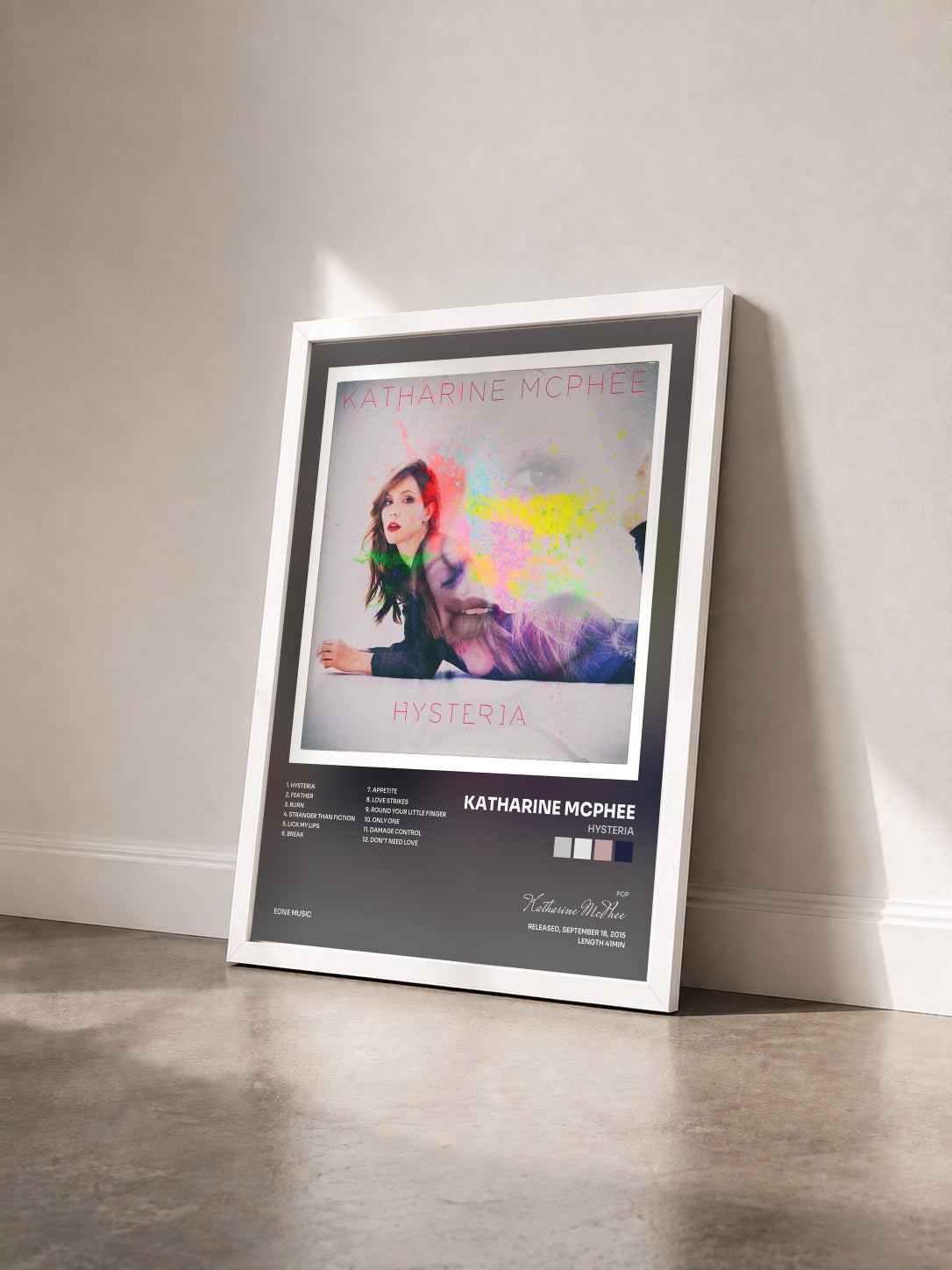 #blanc Tableau de l'album Hysteria de Katharine McPhee vu de trois quarts, cadre blanc
