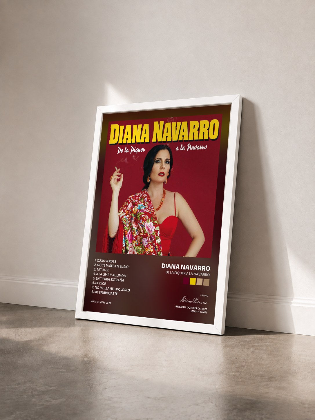 #blanc Tableau de l'album De la Piquer a la Navarro de Diana Navarro vu de trois quarts, cadre blanc