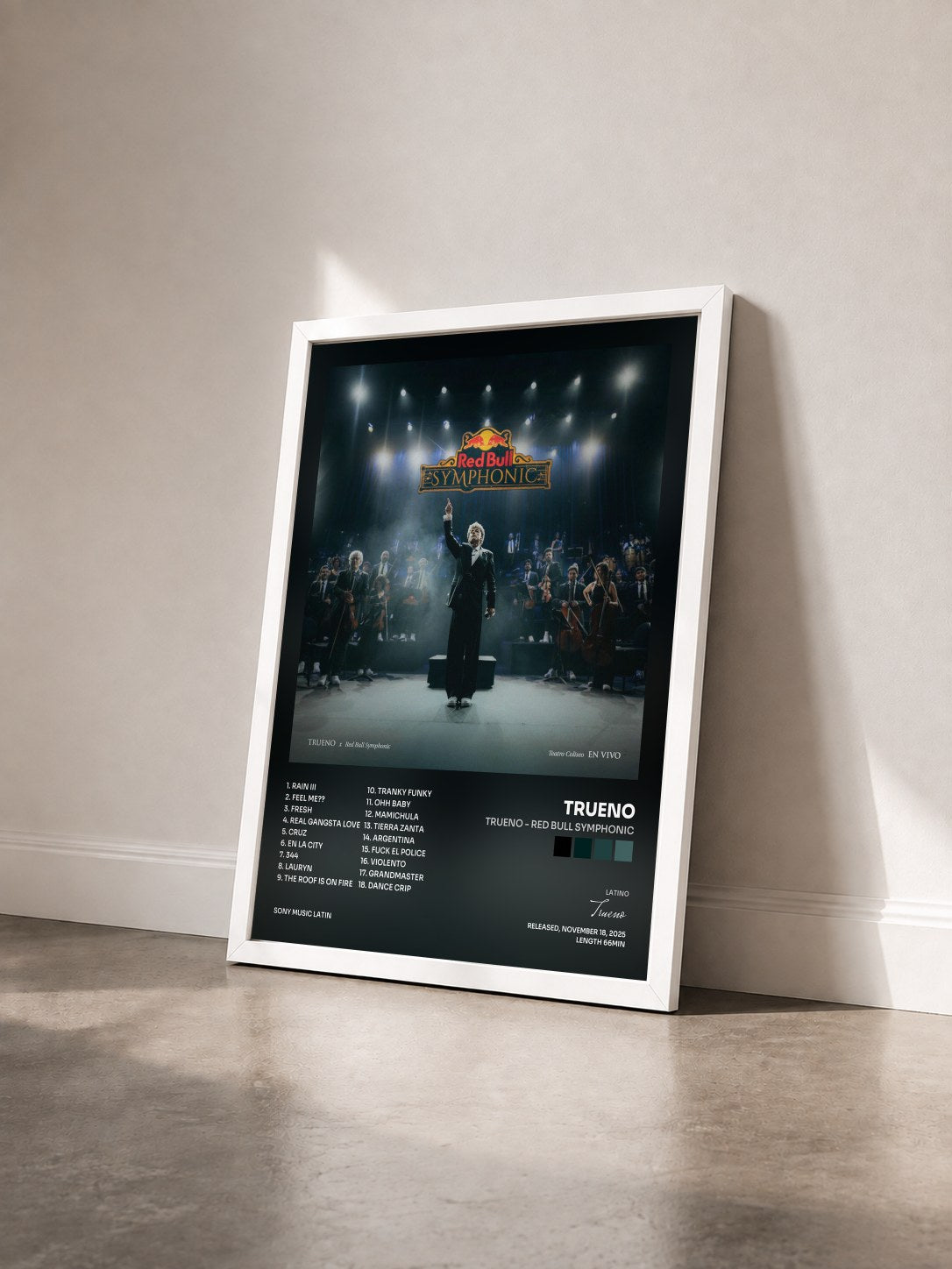 #blanc Tableau de l'album Trueno - Red Bull Symphonic de Trueno vu de trois quarts, cadre blanc