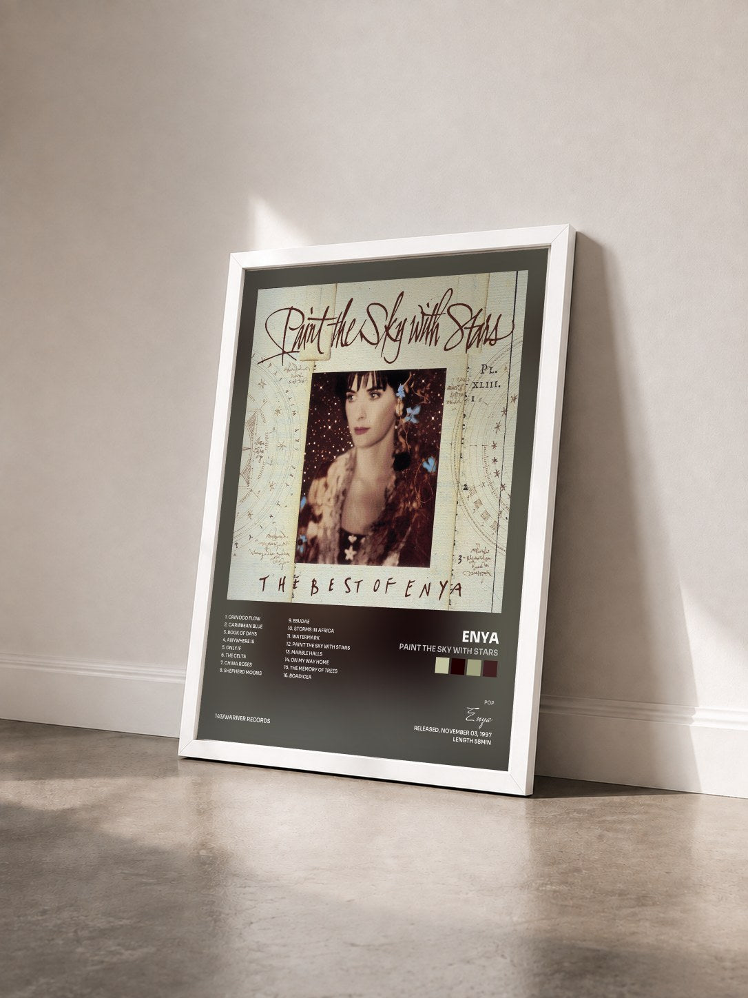 #blanc Tableau de l'album Paint the Sky with Stars de Enya vu de trois quarts, cadre blanc