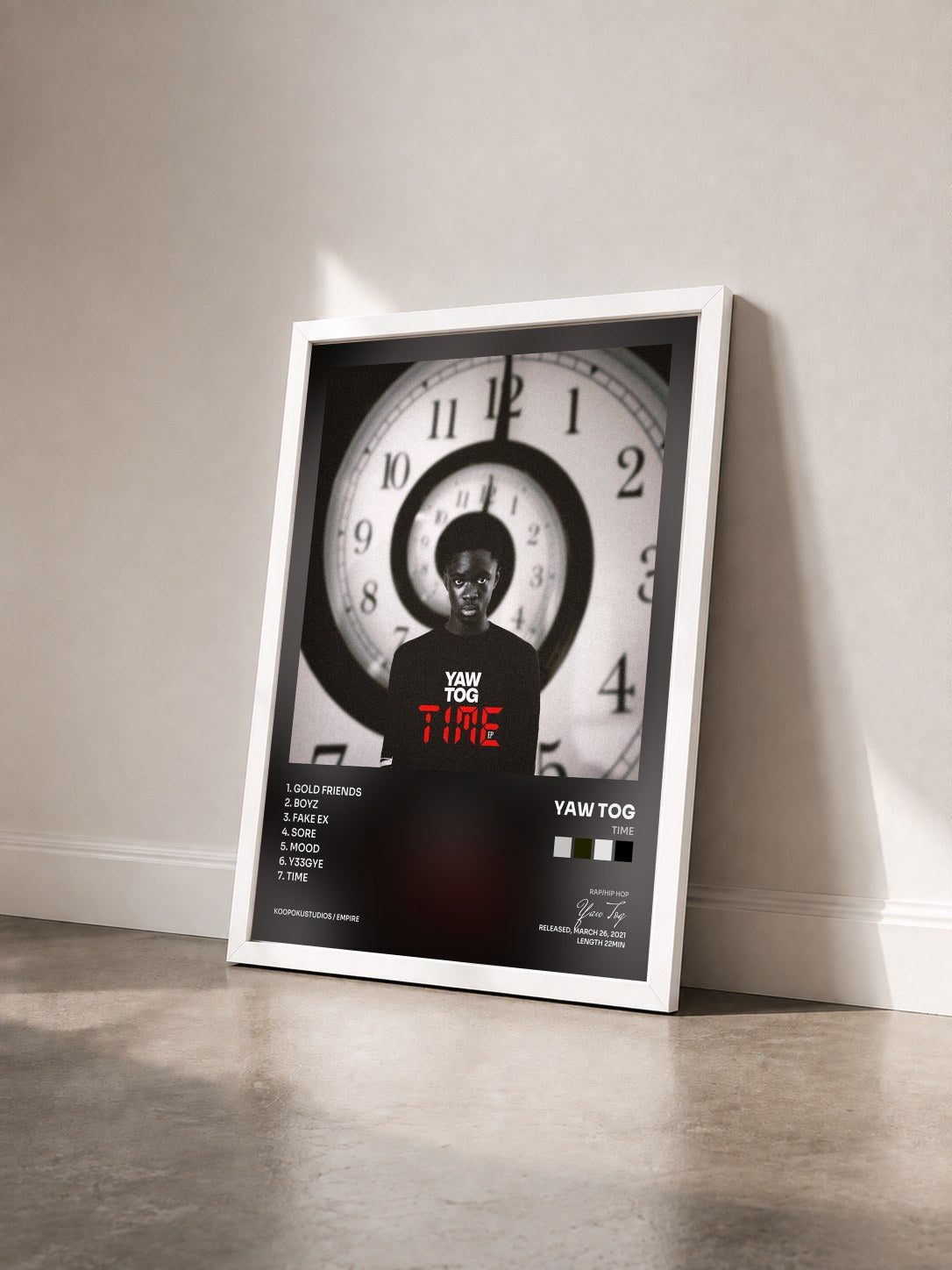 #blanc Tableau de l'album TIME de Yaw Tog vu de trois quarts, cadre blanc