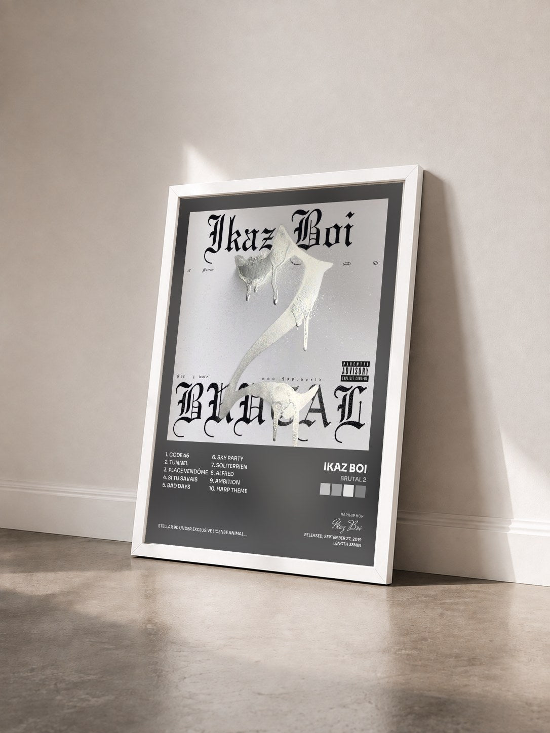 #blanc Tableau de l'album BRUTAL 2 de Ikaz Boi vu de trois quarts, cadre blanc