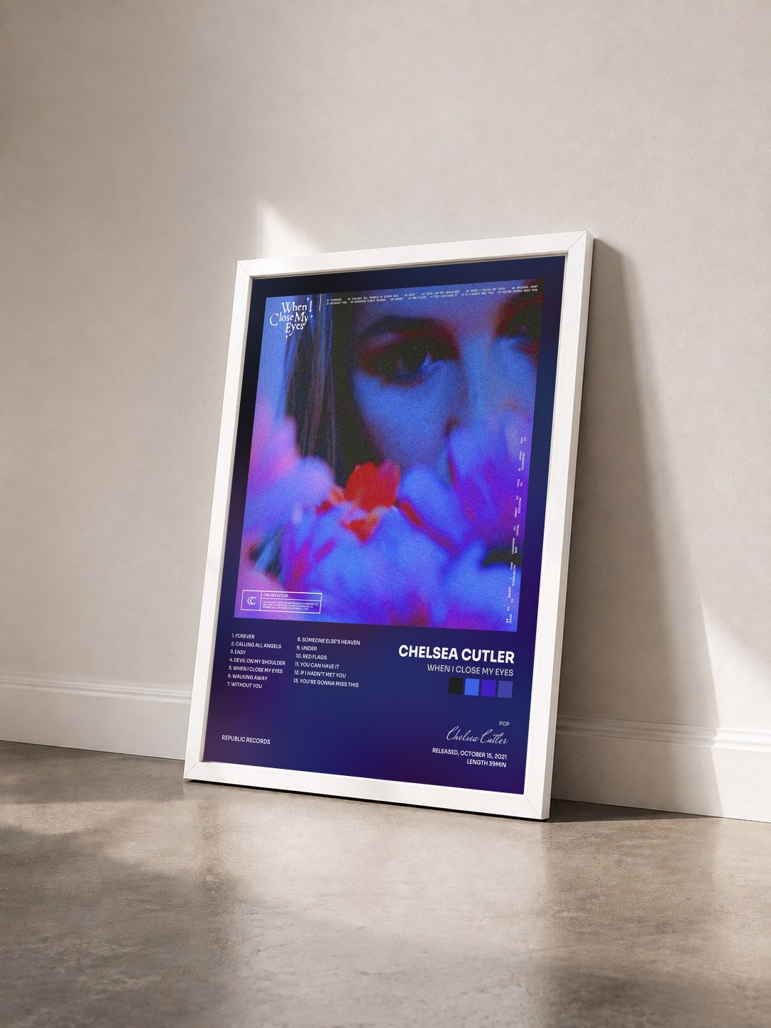 #blanc Tableau de l'album When I Close My Eyes de Chelsea Cutler vu de trois quarts, cadre blanc