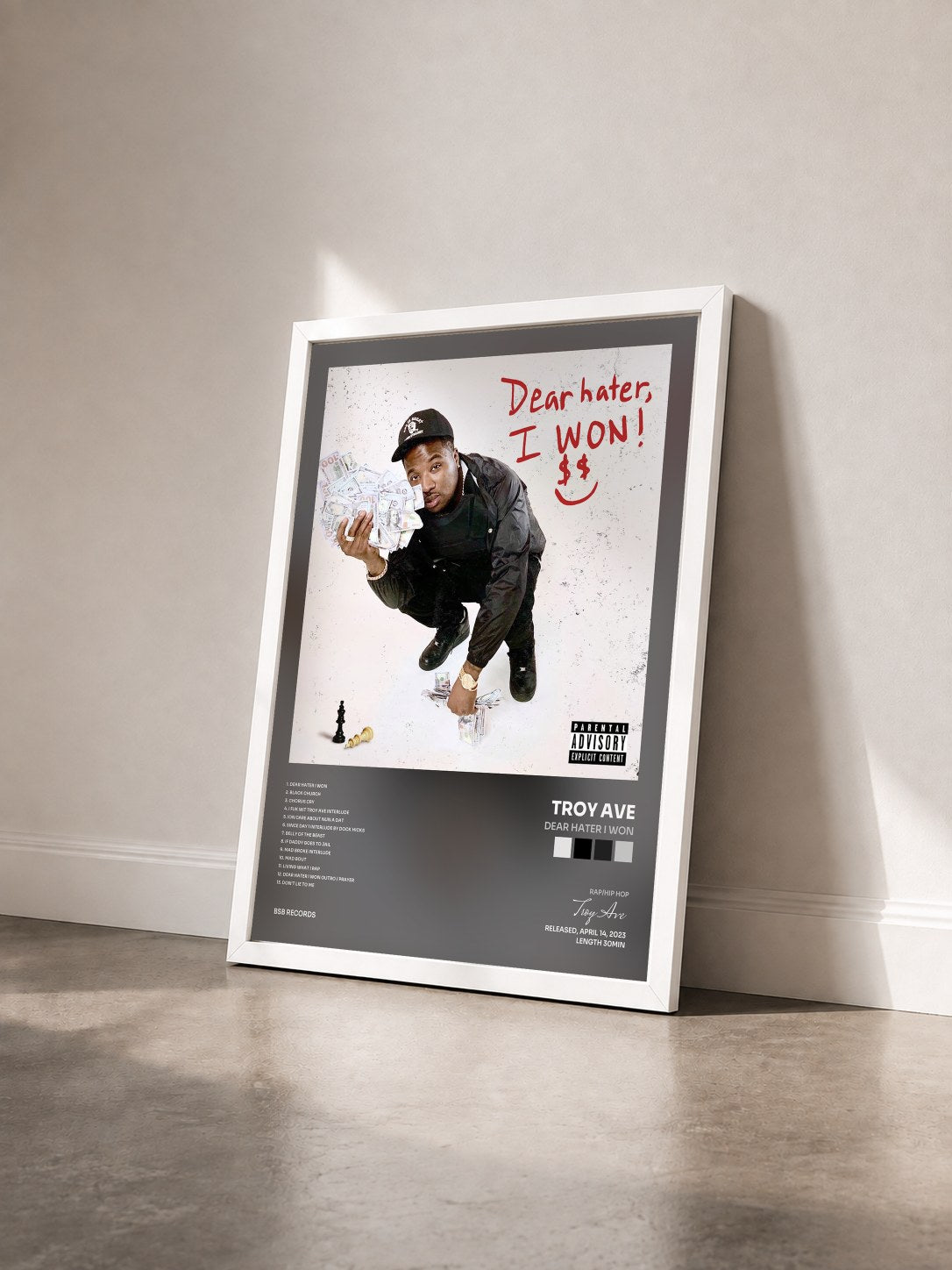 #blanc Tableau de l'album Dear Hater I Won de Troy Ave vu de trois quarts, cadre blanc
