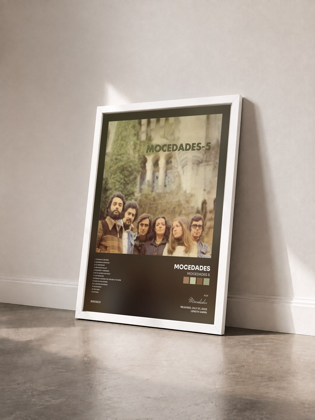 #blanc Tableau de l'album Mocedades 5 de Mocedades vu de trois quarts, cadre blanc