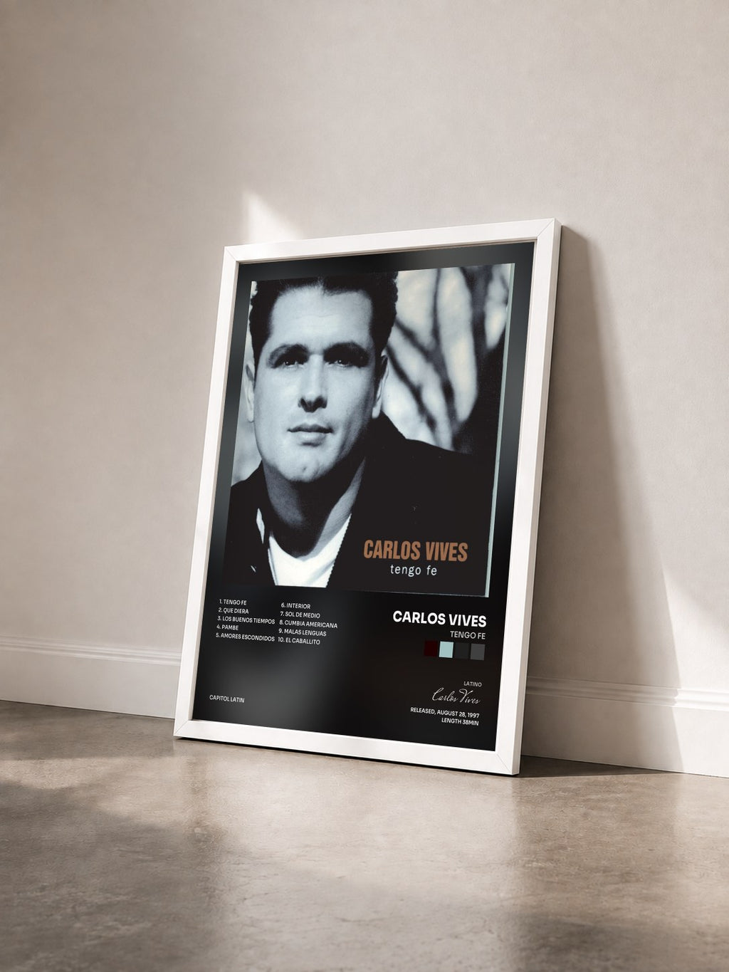 #blanc Tableau de l'album Tengo Fe de Carlos Vives vu de trois quarts, cadre blanc
