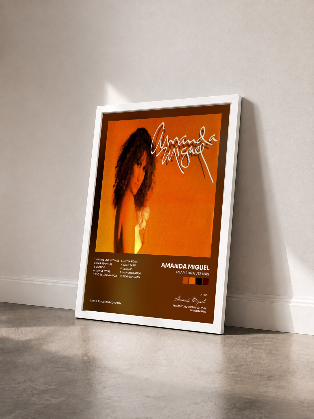 #blanc Tableau de l'album Ámame una Vez Más de Amanda Miguel vu de trois quarts, cadre blanc