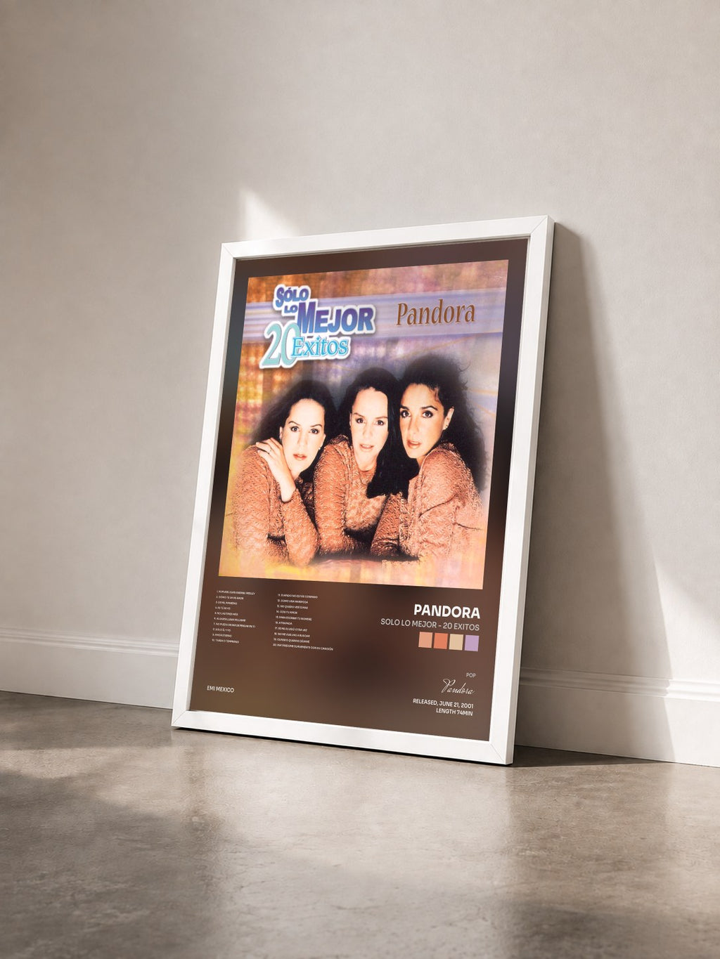 #blanc Tableau de l'album Solo Lo Mejor - 20 Exitos de Pandora vu de trois quarts, cadre blanc