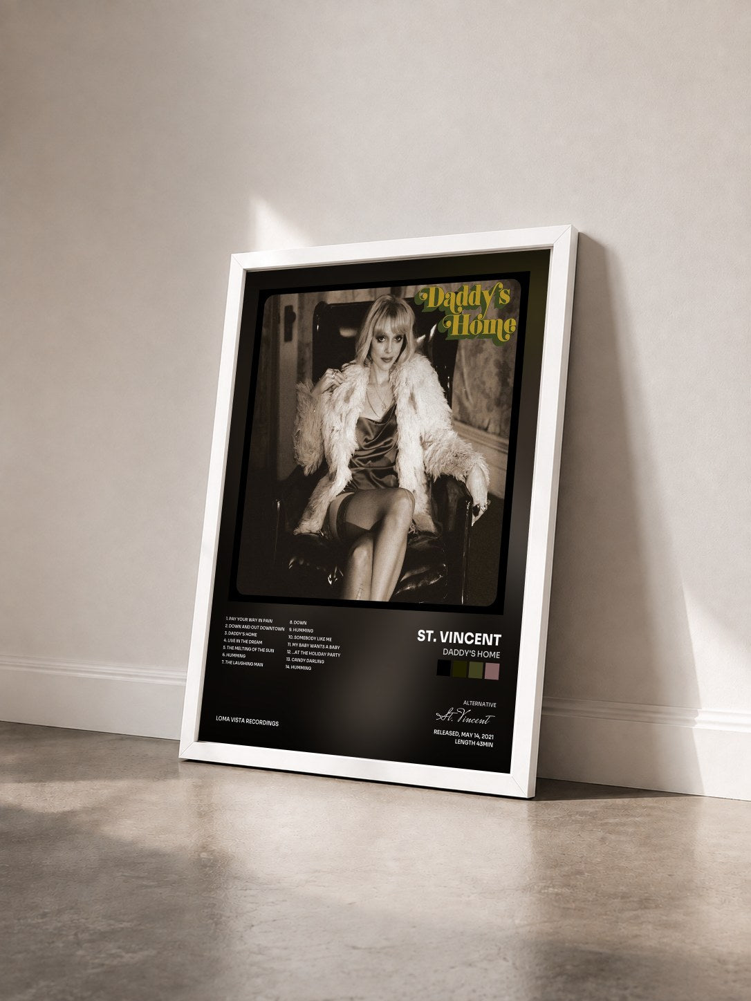 #blanc Tableau de l'album Daddy's Home de St. Vincent vu de trois quarts, cadre blanc