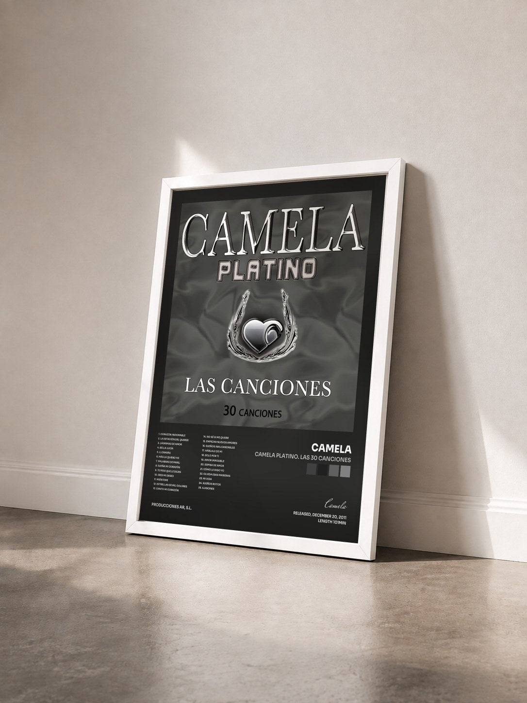 #blanc Tableau de l'album Camela Platino. Las 30 Canciones de Camela vu de trois quarts, cadre blanc