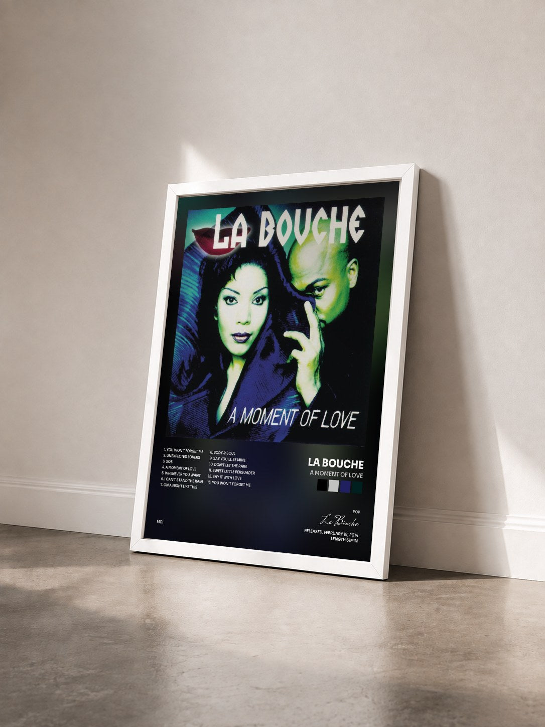 #blanc Tableau de l'album A Moment Of Love de La Bouche vu de trois quarts, cadre blanc