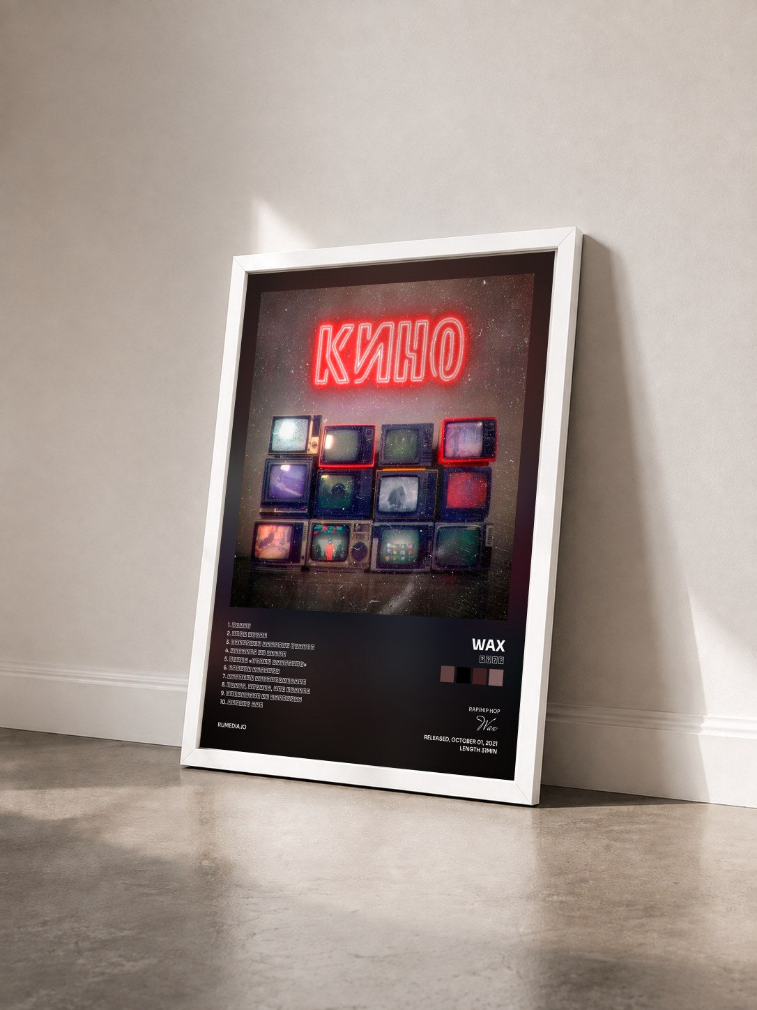 #blanc Tableau de l'album Кино de Wax vu de trois quarts, cadre blanc