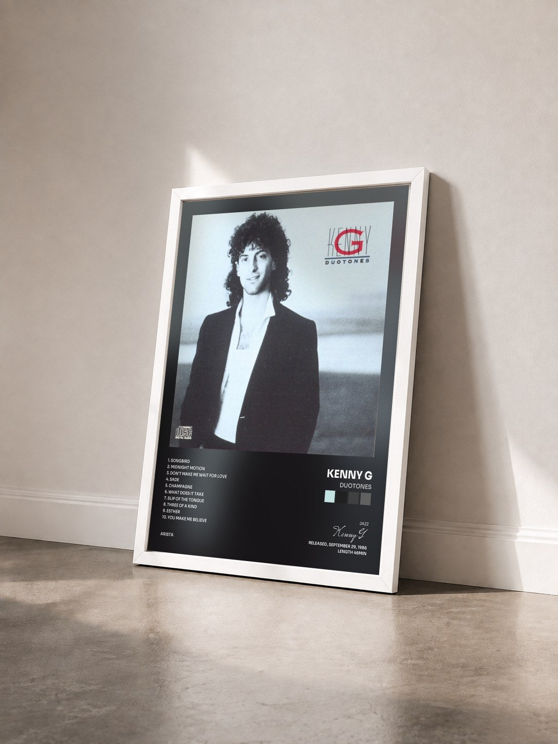 #blanc Tableau de l'album Duotones de Kenny G vu de trois quarts, cadre blanc