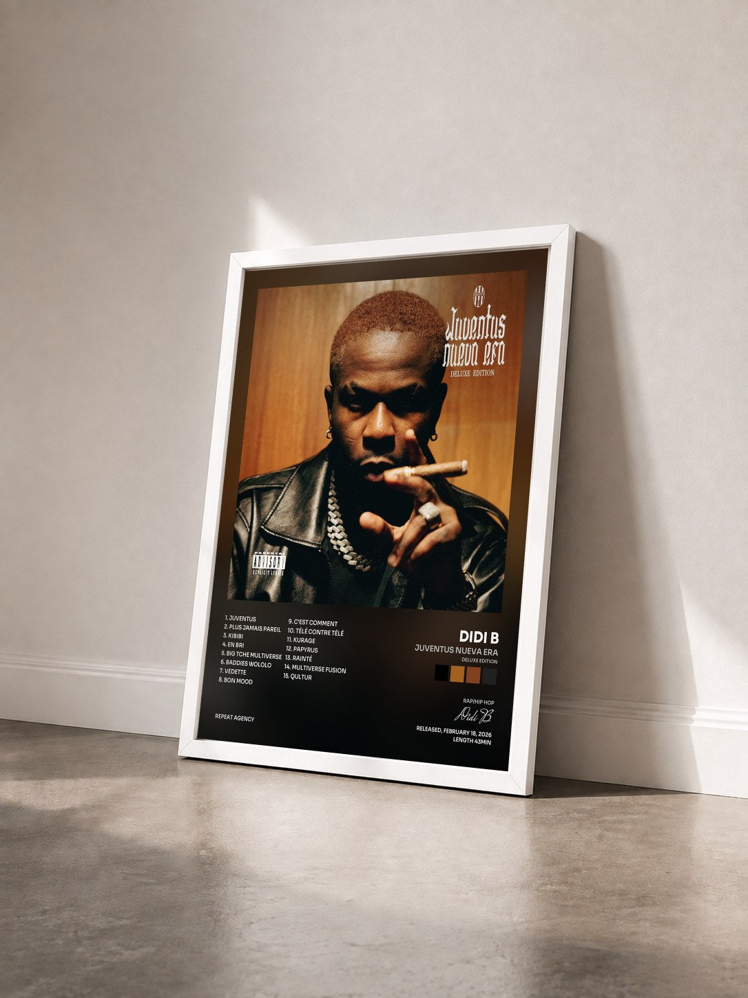 #blanc Tableau de l'album Juventus Nueva Era (Deluxe Edition) de Didi B vu de trois quarts, cadre blanc