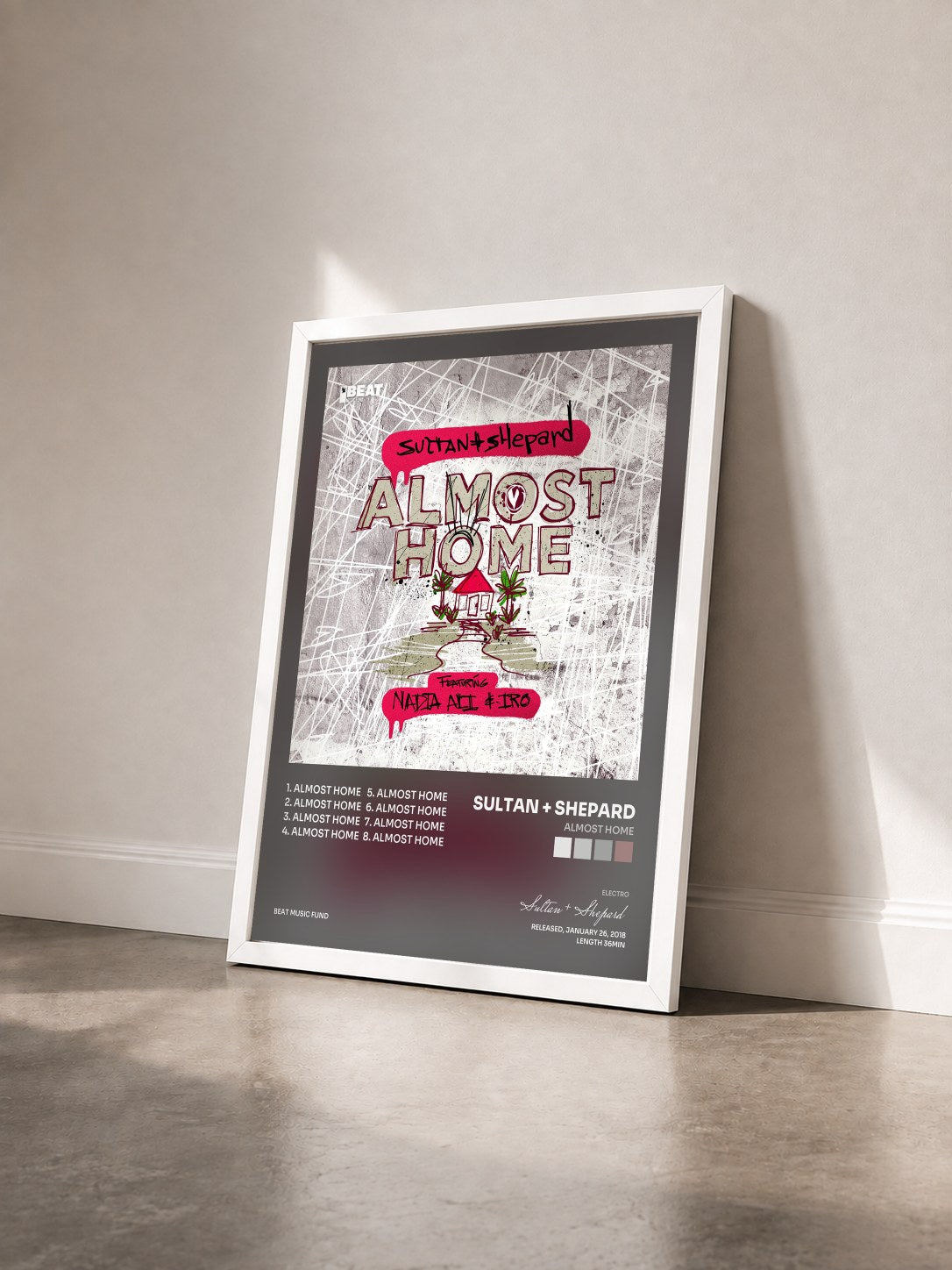 #blanc Tableau de l'album Almost Home de Sultan + Shepard vu de trois quarts, cadre blanc