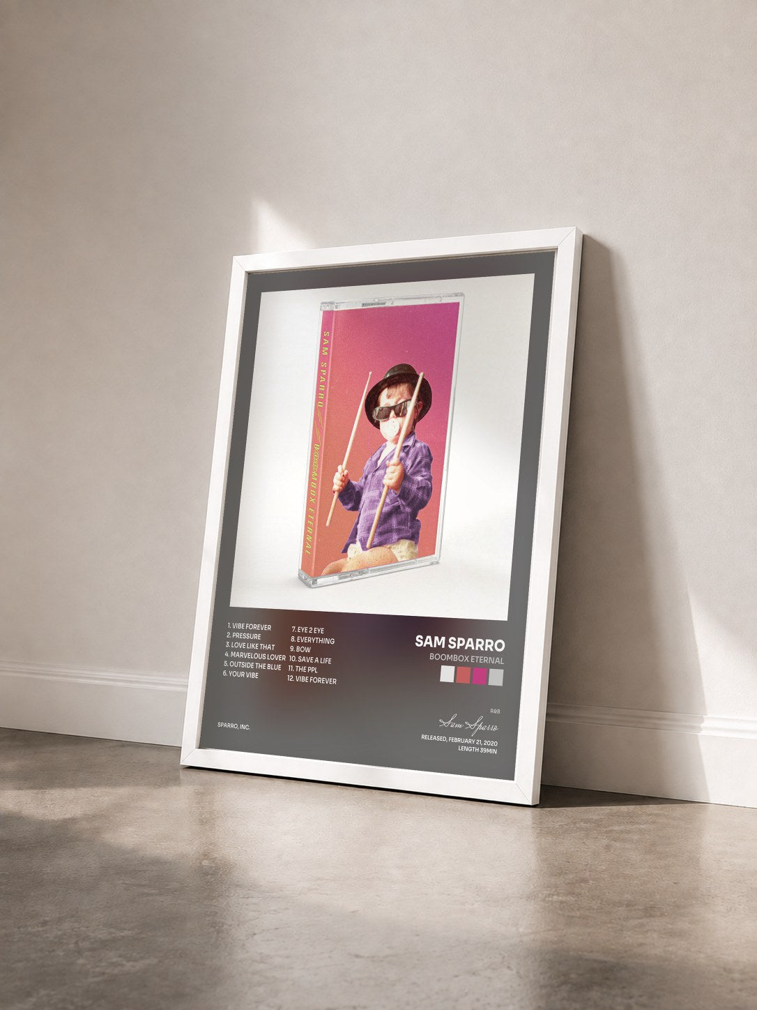 #blanc Tableau de l'album Boombox Eternal de Sam Sparro vu de trois quarts, cadre blanc