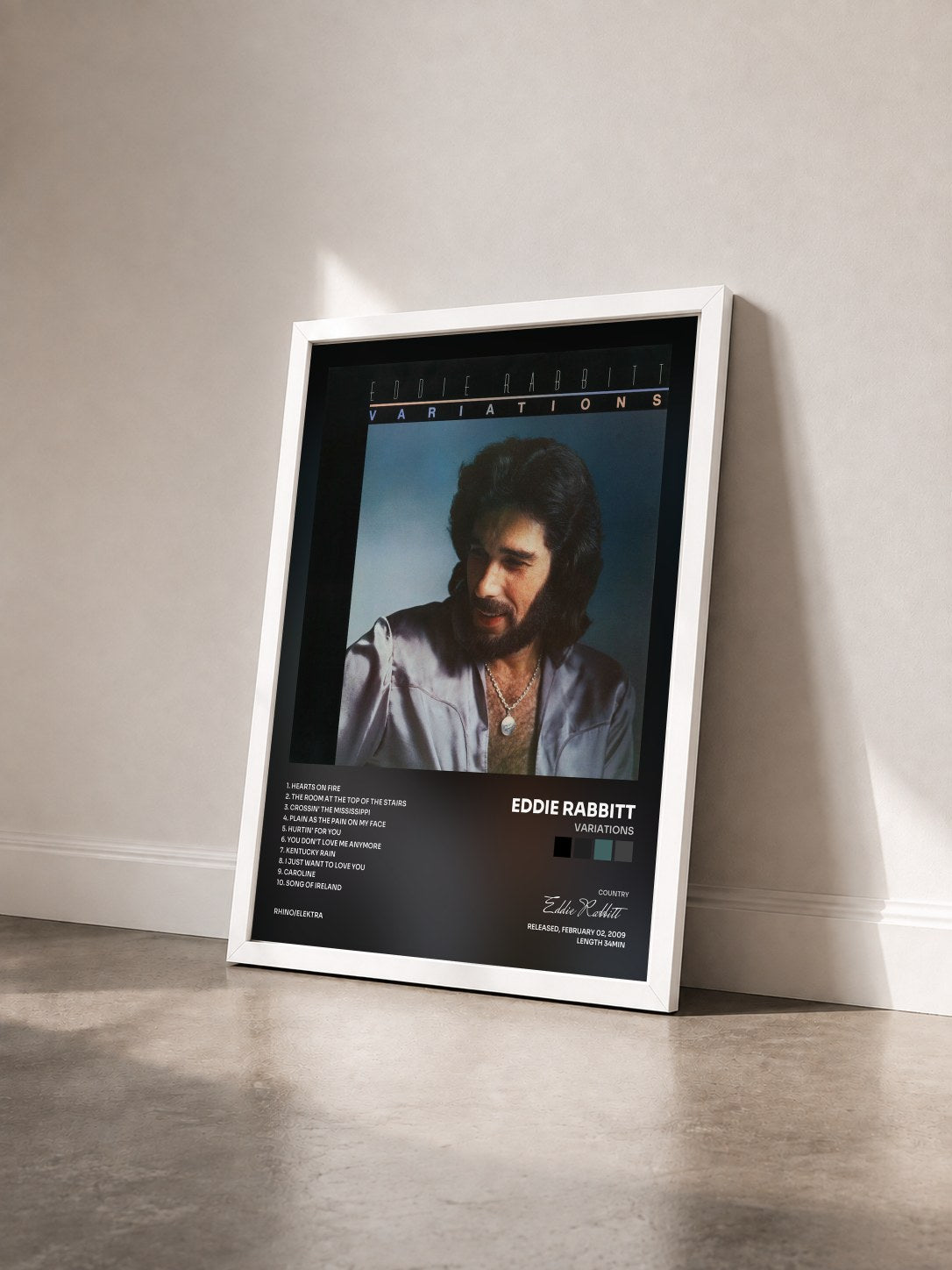 #blanc Tableau de l'album Variations de Eddie Rabbitt vu de trois quarts, cadre blanc