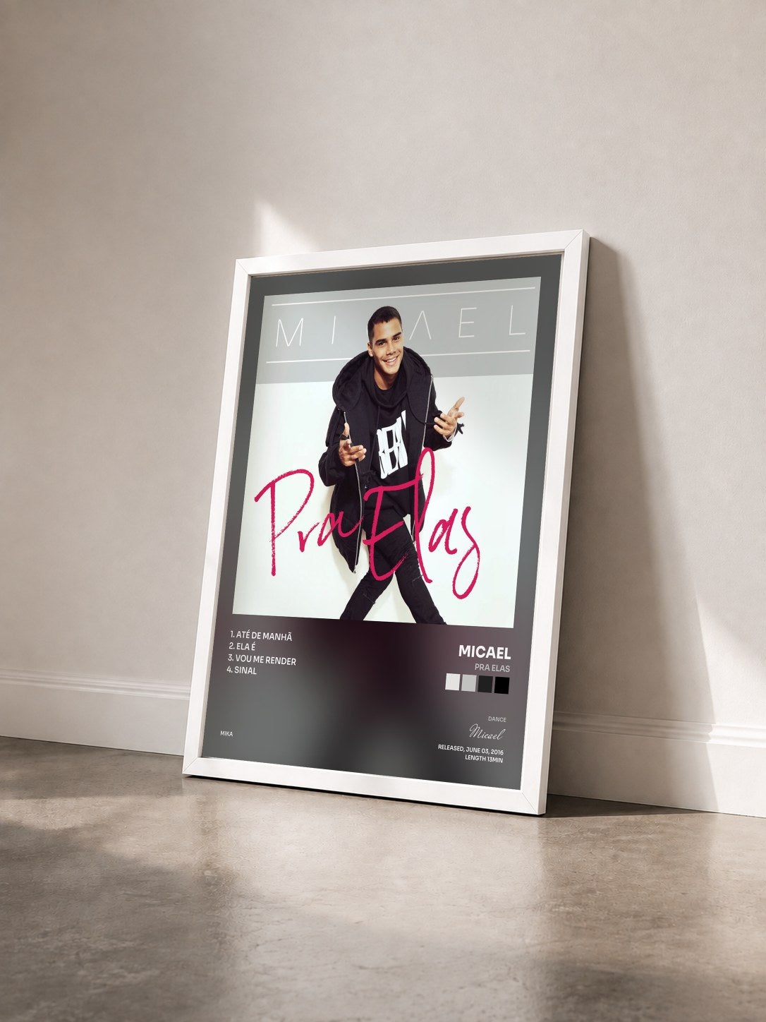 #blanc Tableau de l'album Pra Elas de Micael vu de trois quarts, cadre blanc