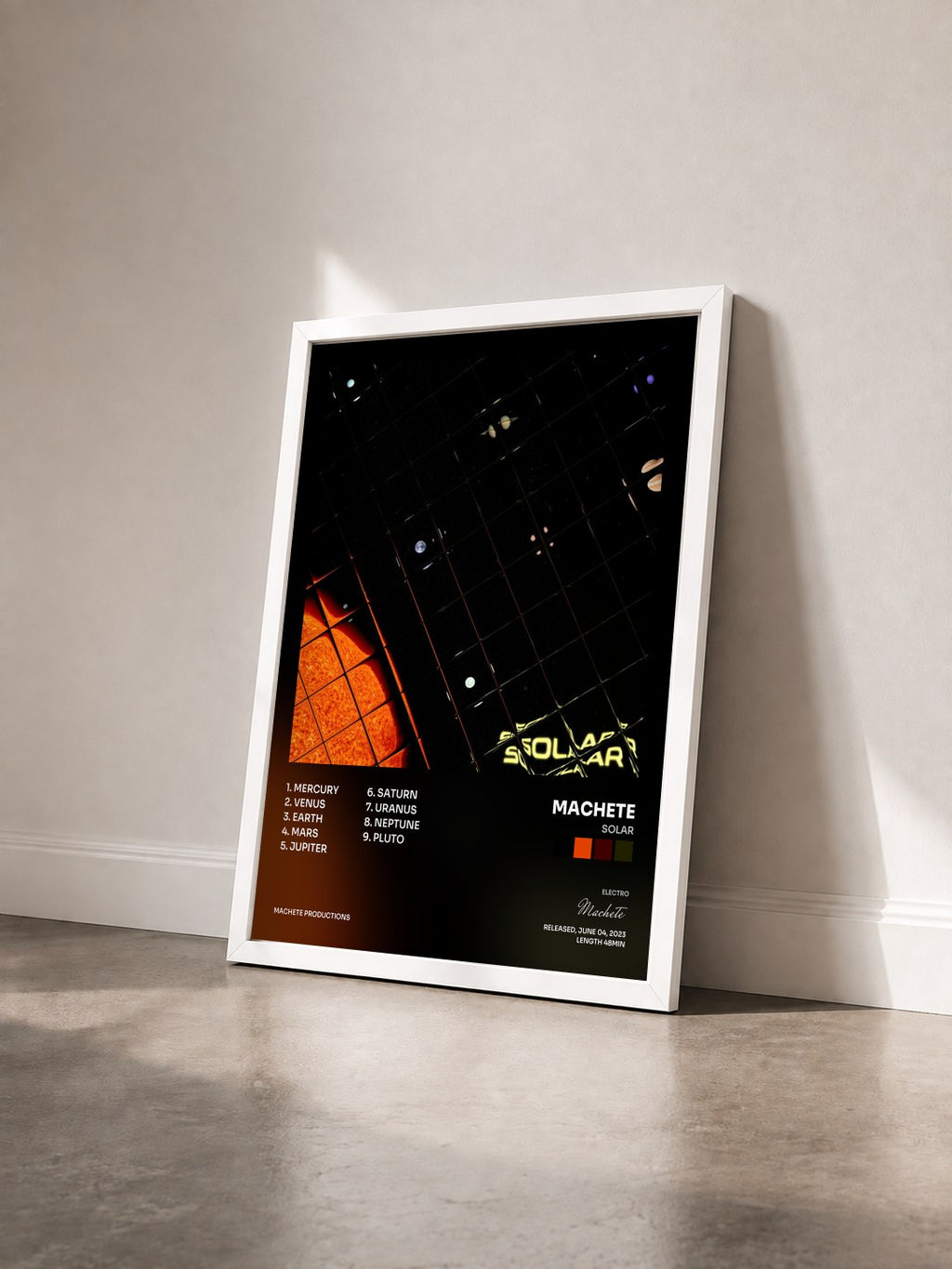 #blanc Tableau de l'album Solar de Machete vu de trois quarts, cadre blanc
